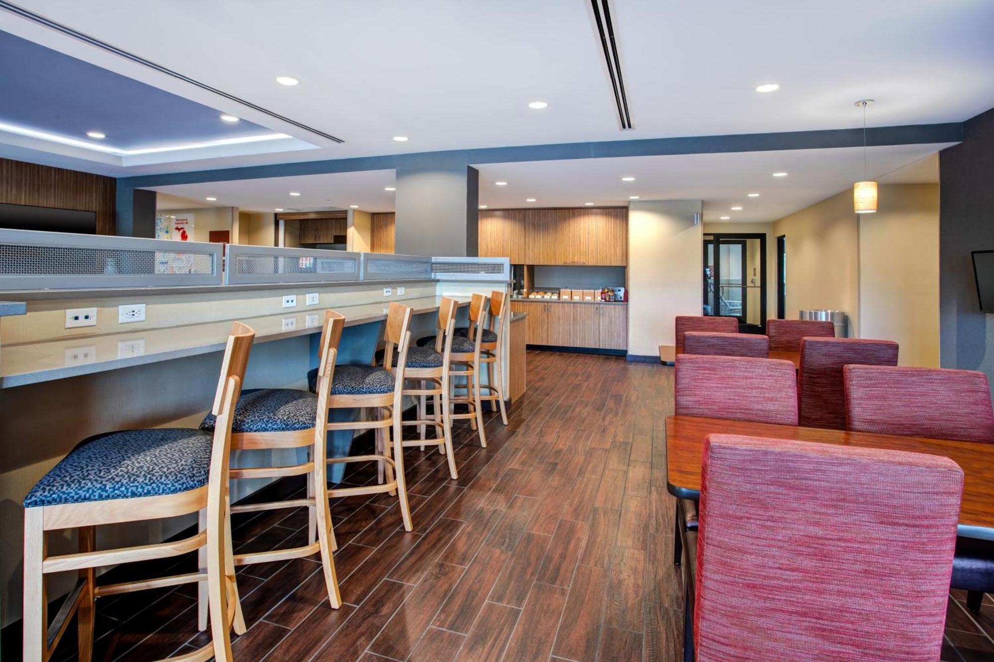 Towneplace Suites By Marriott Detroit בלוויל מראה חיצוני תמונה
