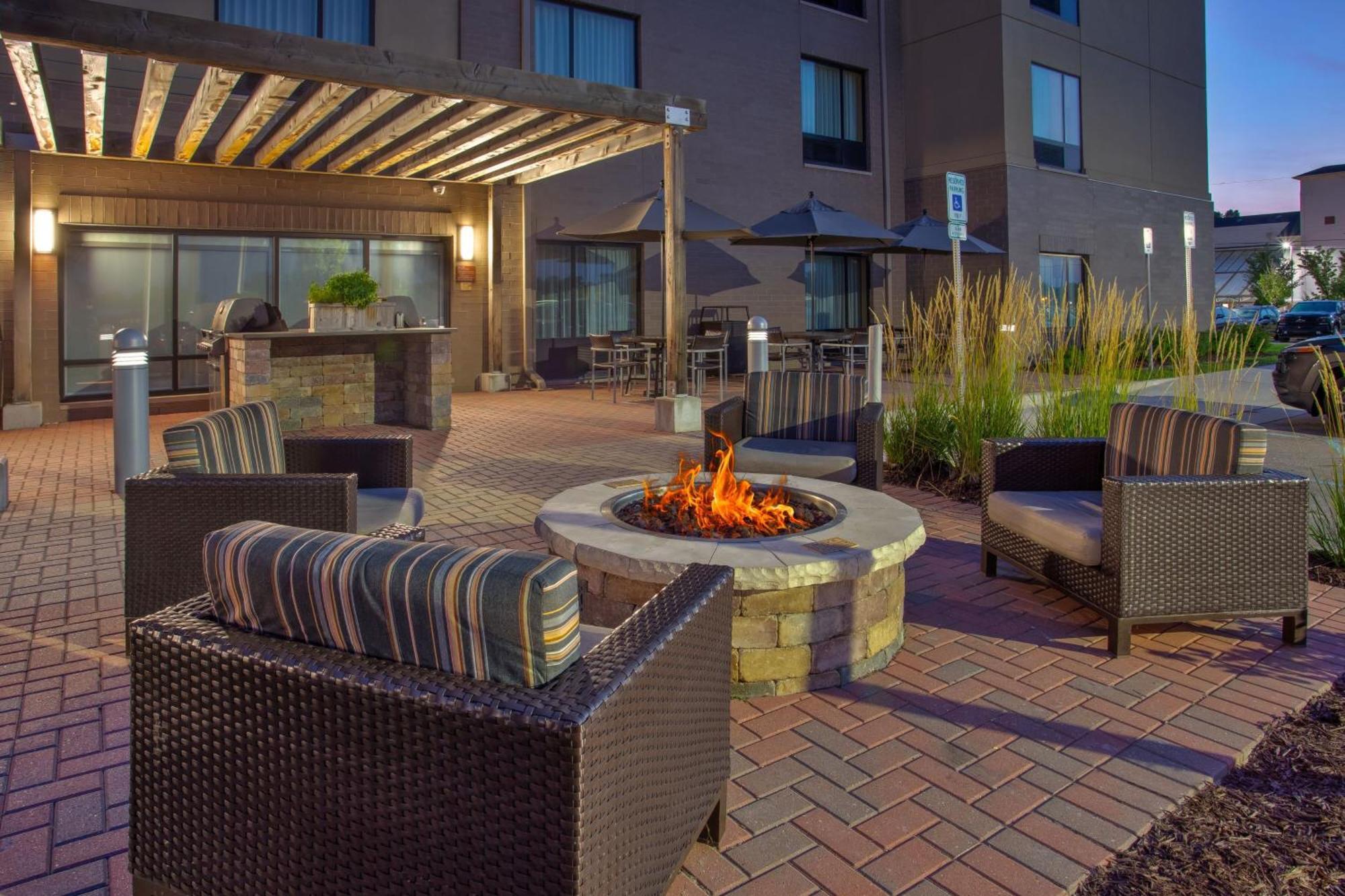 Towneplace Suites By Marriott Detroit בלוויל מראה חיצוני תמונה